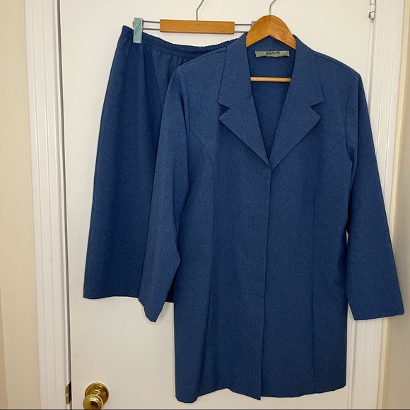 Vintage Blue Matching Blazer & Skirt Suit Set - Picture 3 of 10